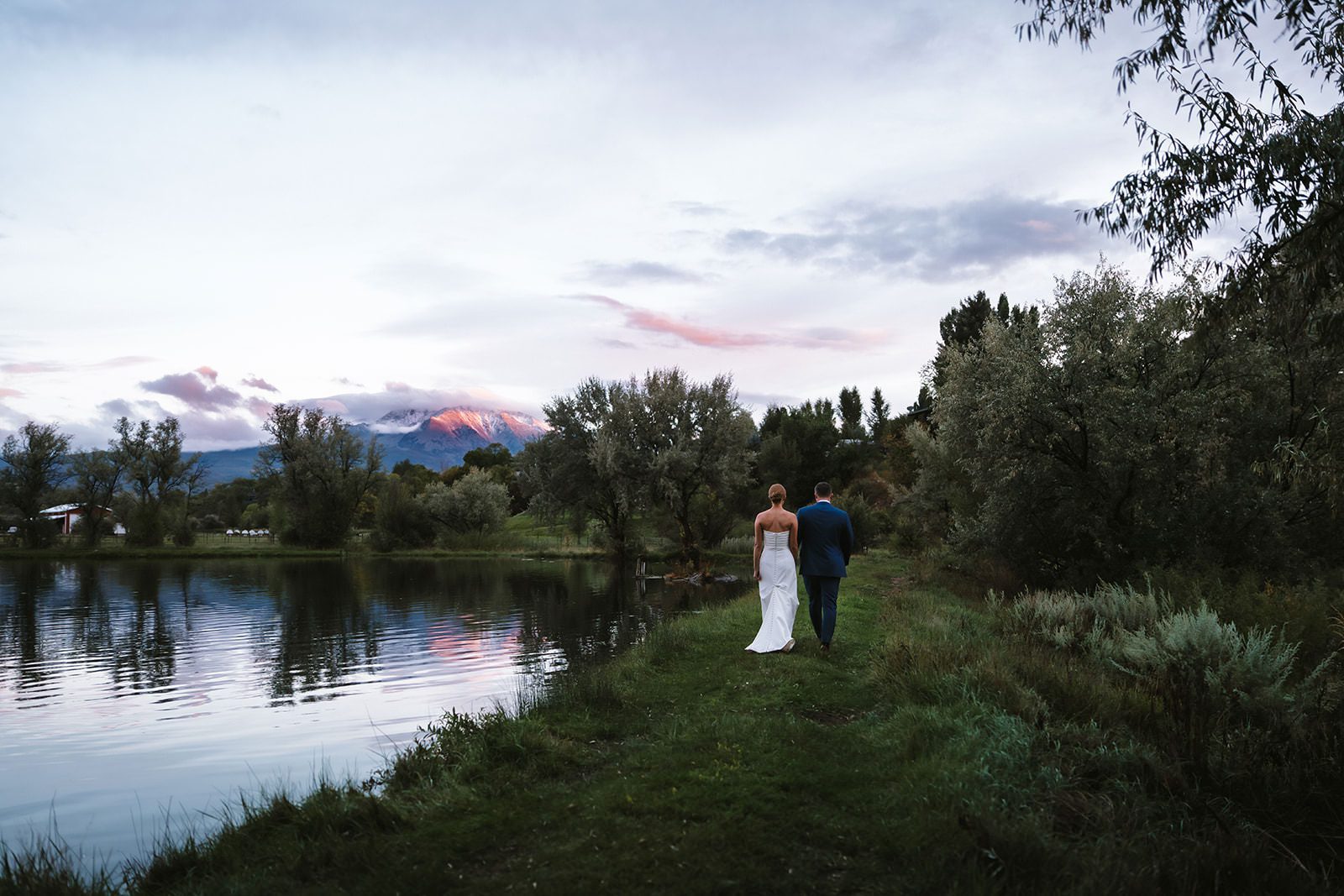 bride and groom sunset at spring creek ranch carbondale co wedding photographer madison van wylen